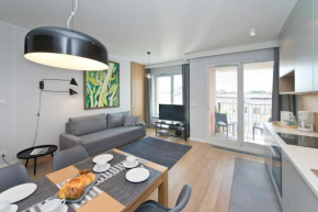 Chic Designer Apartment with Original Art And Old Town View